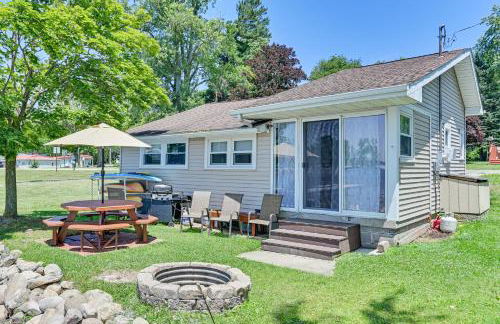 Lakefront Gem with Watercrafts and Dock in Coldwater! - Foto 21