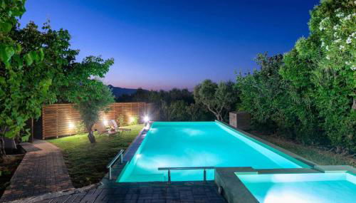 Majestic Villa - Photo 2