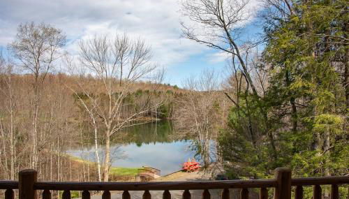 Luxury Log Cabin Lakefront, Game room & Fire Pit, - Foto 3