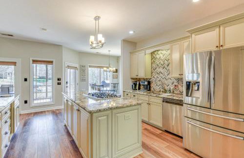 Lake Norman Retreat with Dock, Game Room and Hot Tub - Foto 8