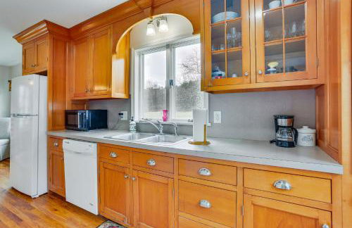 Historic Farmhouse in Layton with Deck! - Foto 11