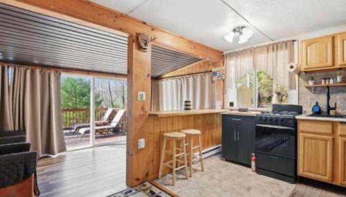 Pocono cabin with hot tub and private pool at Shawnee Mtn - Foto 5