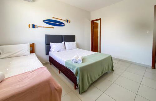 Aptos em condominio frente mar na praia de Taperapuã, atravessou a rua está na praia, aptos com 2 quartos com ar condicionado, internet privativa 300MBPS, 1 vaga de garagem, acomodam até 6 pessoas - Foto 58