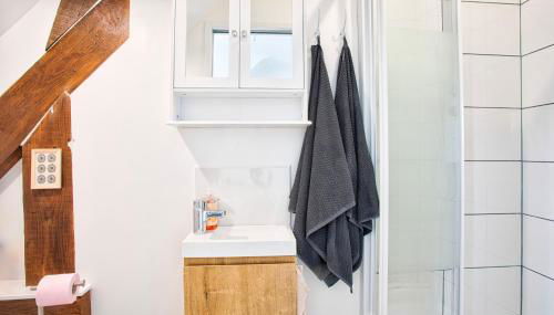 Les rives - Ascenseur - 5 min à pieds de la gare - Photo 5, towels, Shower