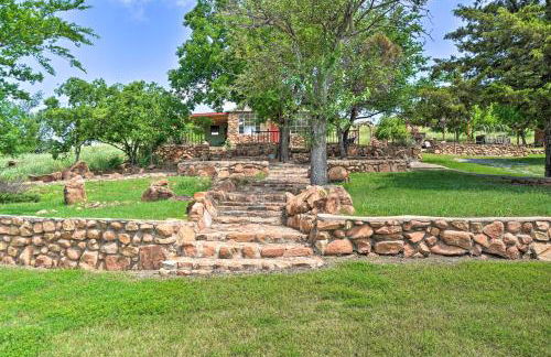 Enchanting Hilltop Cottage in Medicine Park! - Foto 20