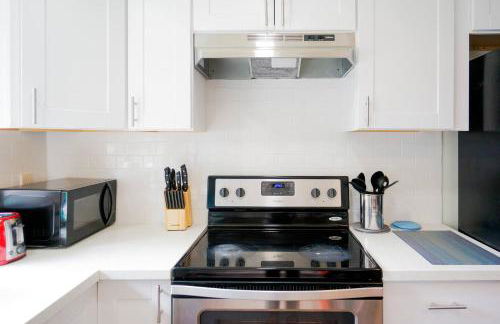 Beautiful Light-filled Farmhouse w swing & slide - Foto 23