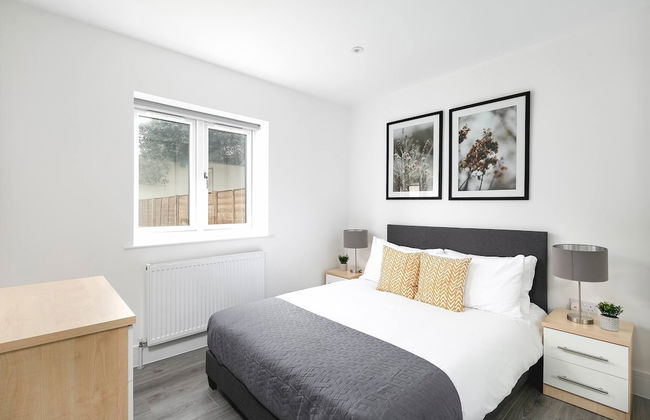 Skyvillion Vineyard Court, Enfield, 2 Bed, With Garden - Photo 3