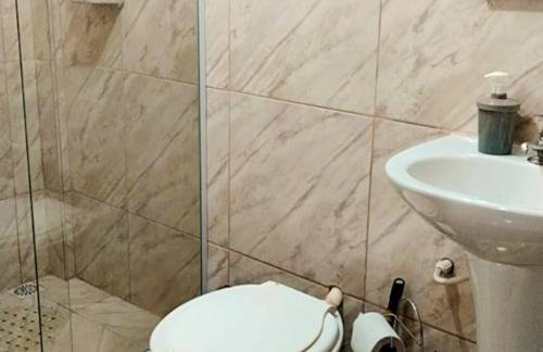 Hospedagem Doce Lar - Casa Girassol - Foto 12