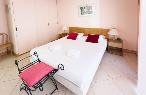 Exclusive Authentic Riviera Villa - Private Pool, Pétanque Court, Panoramic Mediterranean Sea & Estérel Mountain Views - Foto 15