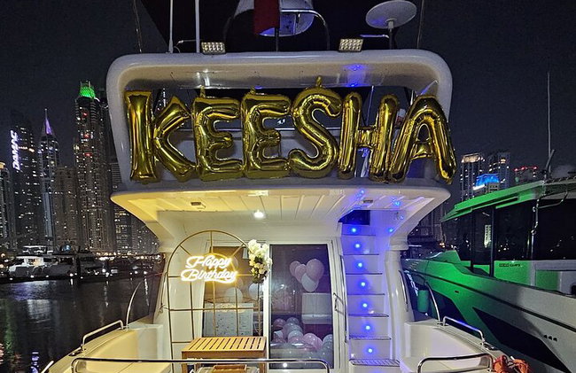 Celebración de cumpleaños de 2 horas en un yate en Dubái - Foto 3