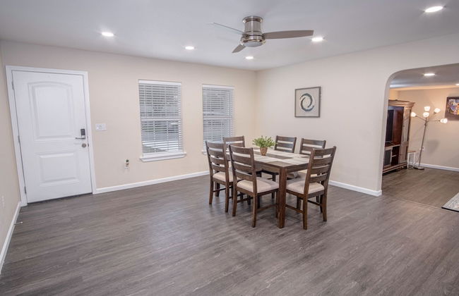 Splendid Gated 4 BR 2 BA Home Near Downtown - Foto 26