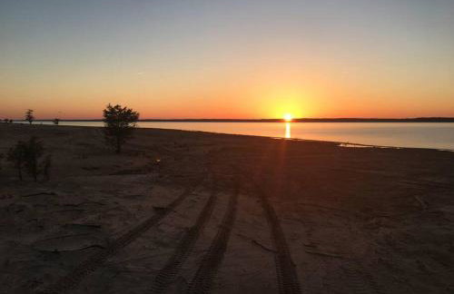 Oxford Chalet Getaway with Lake/Beach Access - Foto 52