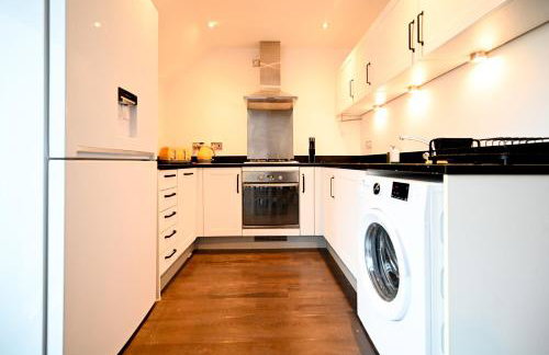 Spacious 2 Bedroom Balcony Flat with Parking and Fast WiFi - Foto 17