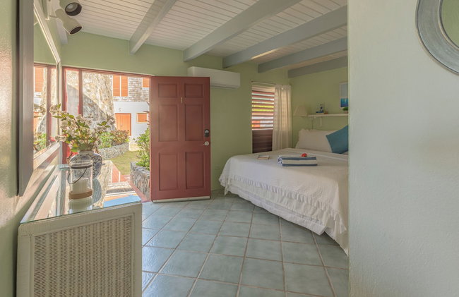 Fort Recovery Beachfront Villa & Suites Hotel - Photo 17