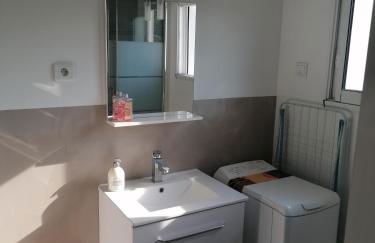 Appartement indépendant, parking privé, 600m du circuit - Photo 3