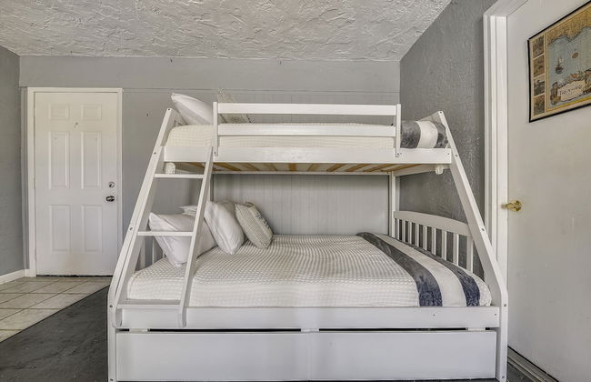 Emerald Sunset by Book That Condo - Photo 7