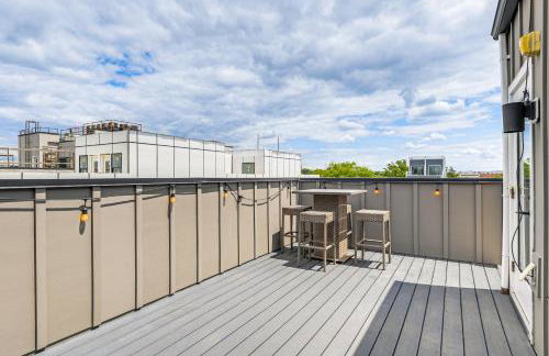 Luxe NW DC Condo with Rooftop Deck 7 Mi to Howard - Foto 17