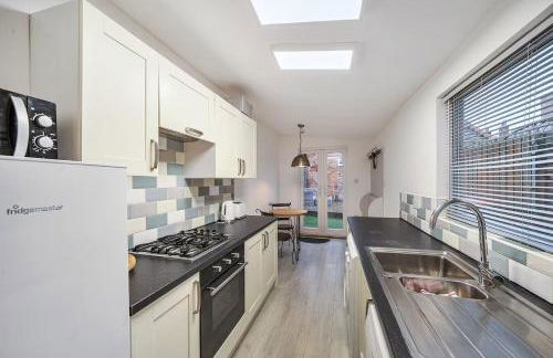 Central Filey Family Cottage for Groups with Super King Bedroom and Bunk Room - Foto 10