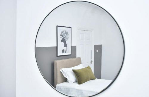 Elm House by YourStays - Lovely home in Cheshire, quiet residential street - Photo 36