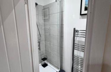 Modern 4 Bedroom House Sleeps 10 Free Parking Liverpool - Foto 24