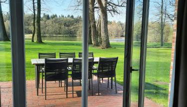 Forestry Chic Flat With Lake And Forest View - Photo 3