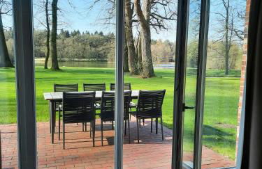 Forestry Chic Flat With Lake And Forest View - Photo 3