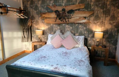 The Hideaway with hot tub - Foto 8