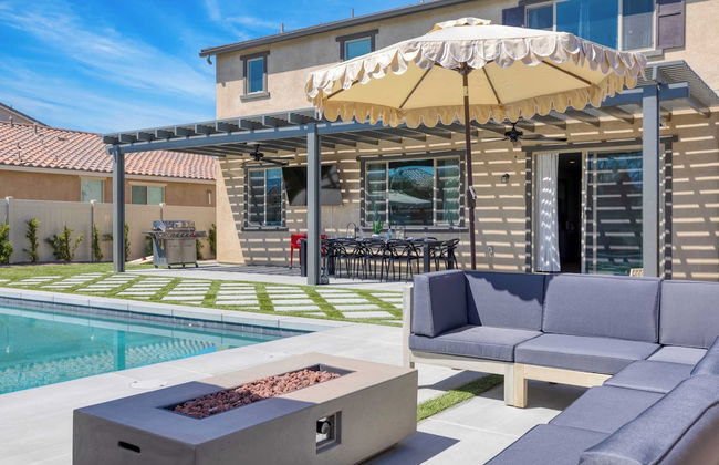 Desert Eden by Avantstay 6BR w/ Ensuite Backyard Oasis w/ Pool & Hot Tub! - Foto 39