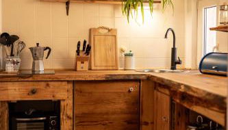 Ferienwohnung Landscapeapartment, 46qm Individual Fewo mit Fernblick ins Zittauer Gebirge, Ferienapartment im historischen Altstadtkern Zittau - Foto 3, stove