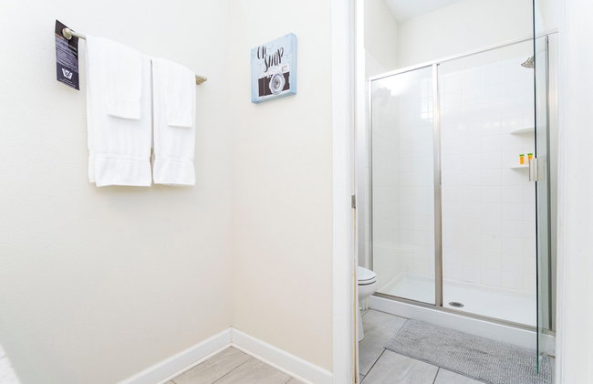 Magnificent 5Bd w/ Pool Close to Disney @Storey Lake 4800 - Foto 23