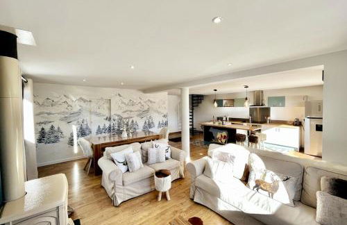 Charmant duplex, 110m2, 7 minutes des pistes, 8 couchages, belle vue sur les montagnes, cheminée - Foto 1