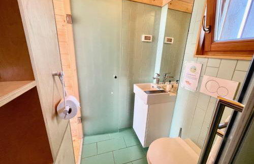 Lushna 2 Petite at Lee Wick Farm Cottages & Glamping - Foto 9