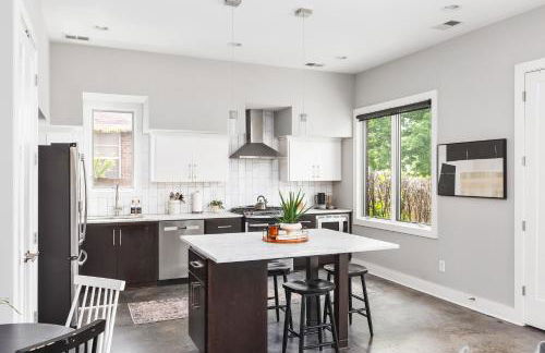 Modern Luxury with Rooftop Deck, 3 mi to Downtown - Foto 22