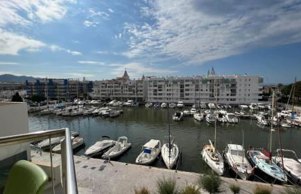 Precioso piso con vista al canal y piscina en roses AV-69 - Foto 6