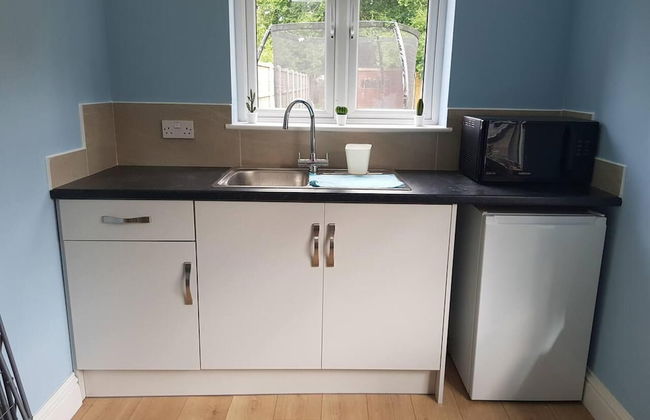 Cozy Studio in Luton - Photo 7