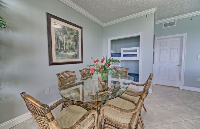 Luxurious Beachfront Condo with Beachside Pool Access and Free WiFi - Unit 1202 by RedAwning - Foto 26