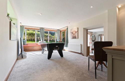 Stunning Countryside Home in Surrey by 53 Degrees Property, Ideal for Family Getaways, Private Tennis Court! - Foto 14