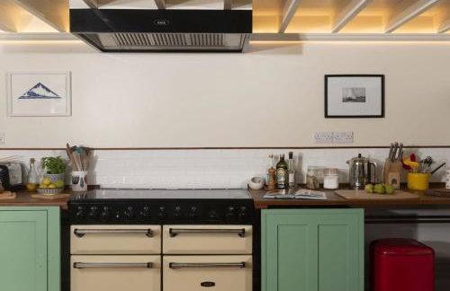 Master Shipwrights House - Great Location - Free WiFi & Parking - Fireplace - Photo 15