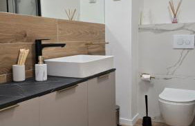 Apartment M - Self Check-In - Photo 12