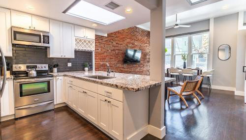 Gaslamp 2BR Upscale Queen Beds with Smart TV - Foto 3