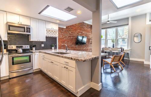 Gaslamp 2BR Upscale Queen Beds with Smart TV - Foto 3