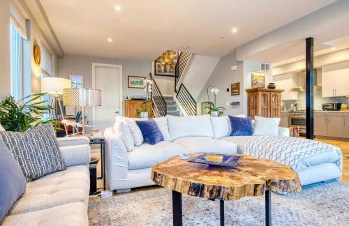 Walk to Empower Field Townhome with Hot Tub! - Foto 6