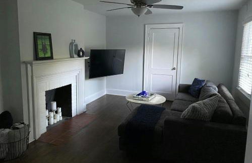 3 Mi to Dtwn Charlotte! Quiet Haven with Fenced Yard - Foto 12