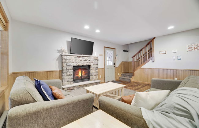 Woodland Oasis by Avantstay Hot Tub, Firepit, Walk to Lake - Photo 12