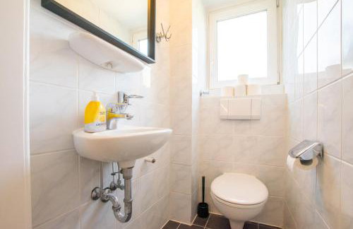 Tolstov Apartments - 1 , 3 and 4 Room Apartments - 20 min Messe DUS & Airport DUS - Foto 60