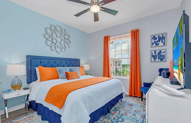 Top floor condo with view of lake, pool and fireworks! Next to Convention Center! - Photo 11