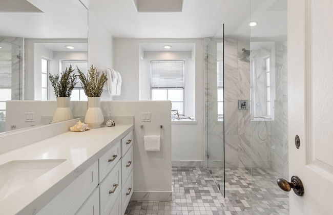 Canalfront Charmer by Avantstay Waterfront w/ Shared Dock + Hot Tub - Foto 21