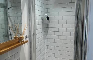 Beautiful, spacious 3 bed Brixham apartment - Photo 17