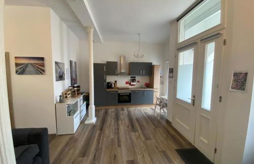 Schöne kleine Einraumwohnung mit Küche und Kamin in Holzthaleben - Photo 4