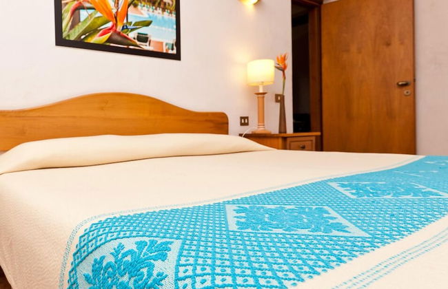 Classical Residence Baia Delle Palme 2 Bedroom Sleeps 6 Trillo 6 - Foto 4